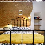 Guesthost - Castellare Degli Ugurgieri *